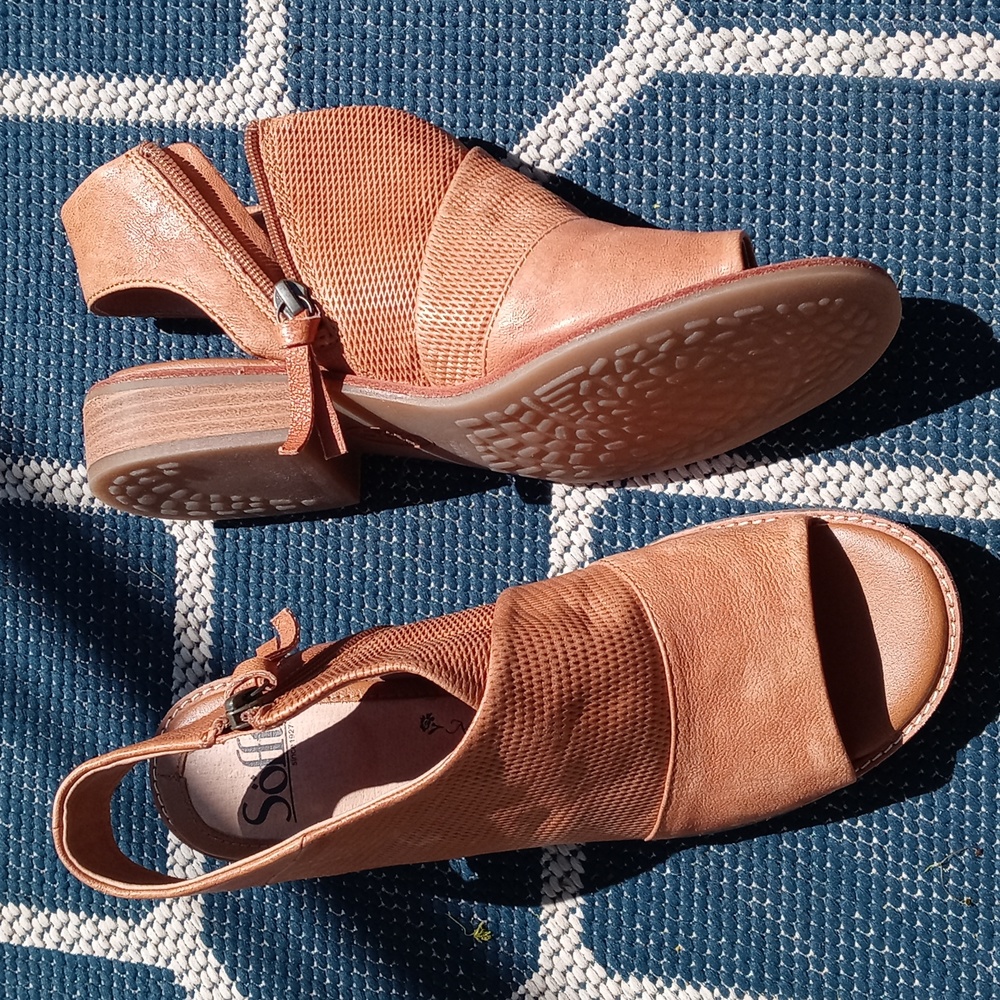 NEW!  Sofft Natalia Sandals Womens 8.5 Luggage Color New